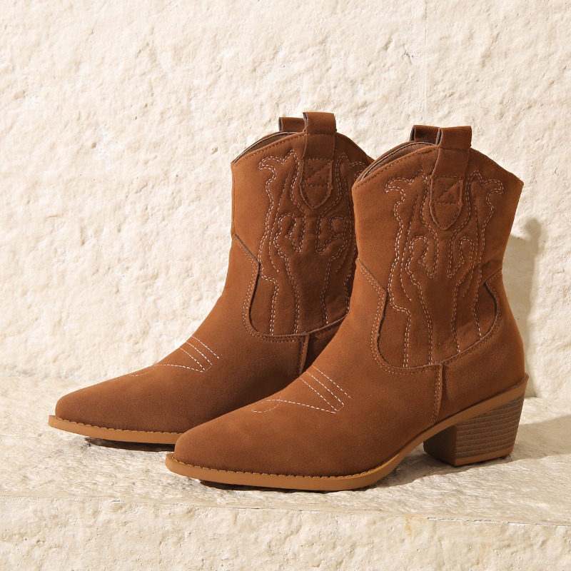 Embroidery Design Free - Botas de Mujer Retro de Ante,